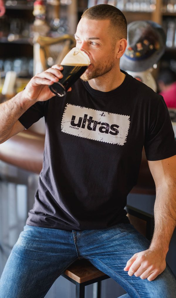 T-shirt Ultras Sort PGWEAR